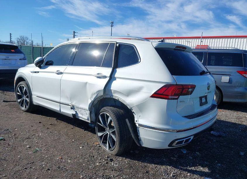 Photo 3 of 2024 Volkswagen Tiguan 2.0T SEL R-LINE (VIN 3VV4B7AXXRM032112)