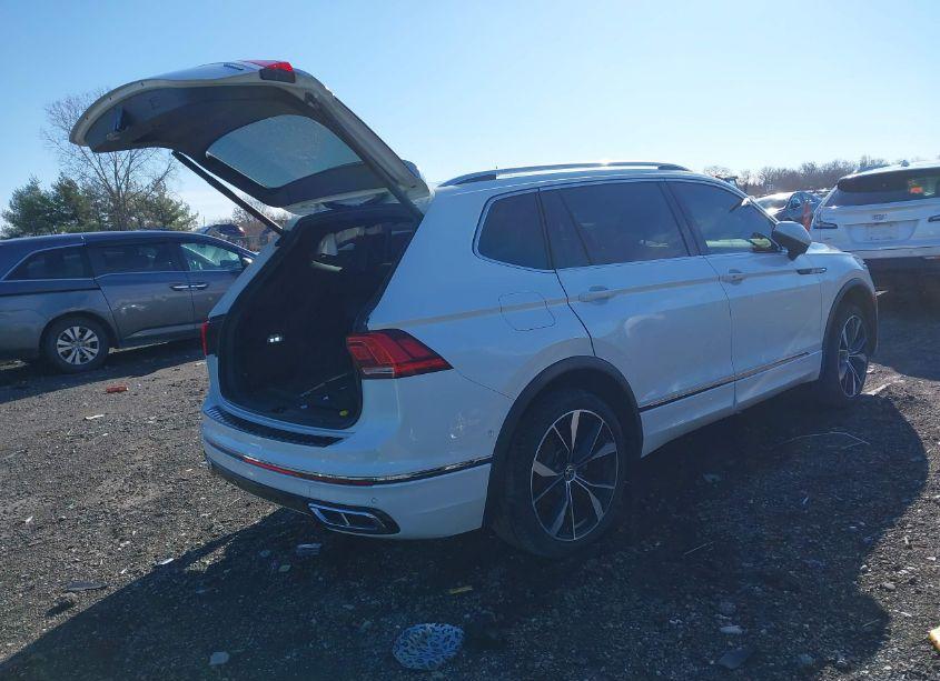 Photo 4 of 2024 Volkswagen Tiguan 2.0T SEL R-LINE (VIN 3VV4B7AXXRM032112)