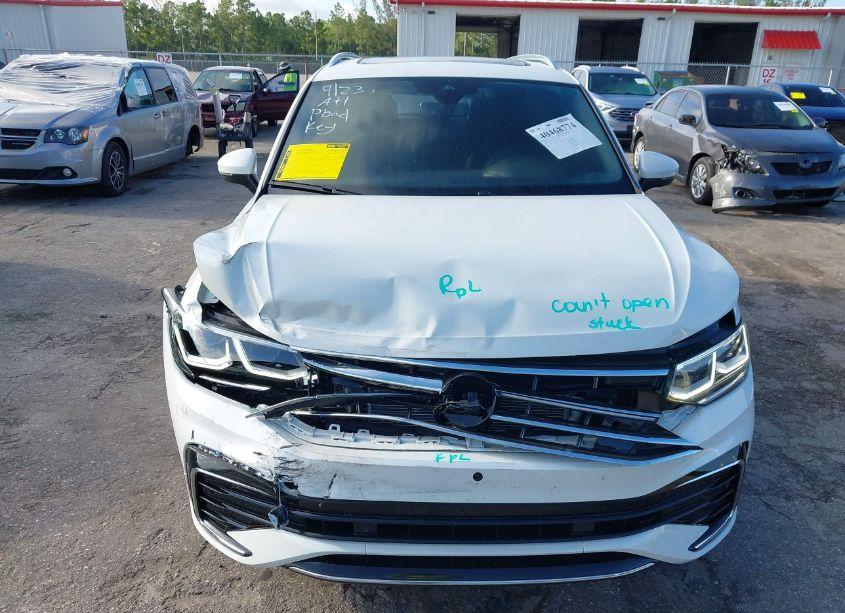 Photo 12 of 2024 Volkswagen Tiguan 2.0T SEL R-LINE (VIN 3VV4B7AXXRM105656)