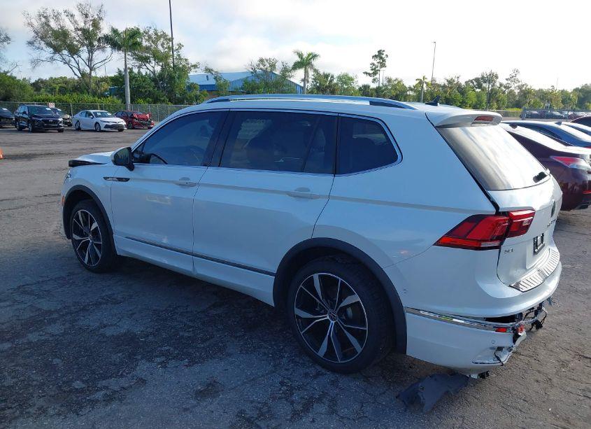 Photo 3 of 2024 Volkswagen Tiguan 2.0T SEL R-LINE (VIN 3VV4B7AXXRM105656)