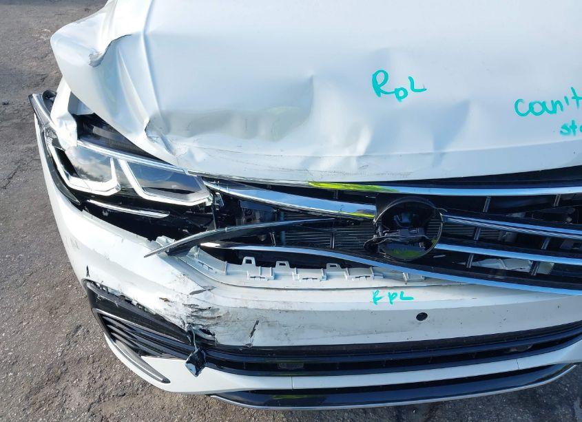 Photo 6 of 2024 Volkswagen Tiguan 2.0T SEL R-LINE (VIN 3VV4B7AXXRM105656)