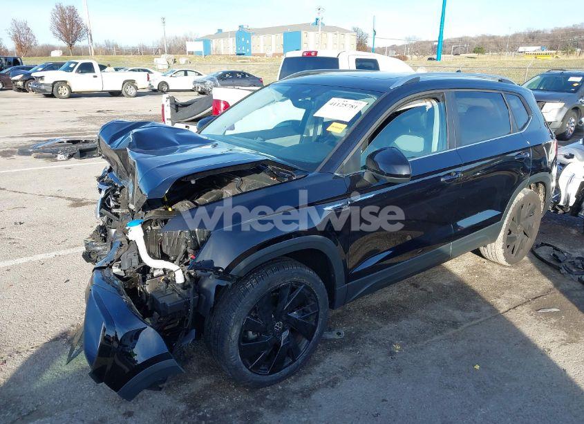 Photo 2 of 2024 Volkswagen Taos 1.5T SEL (VIN 3VV4X7B22RM062144)