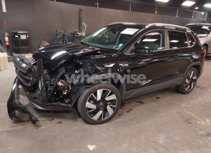 Photo 2 of 2024 Volkswagen Taos 1.5T SEL (VIN 3VV4X7B23RM056126)