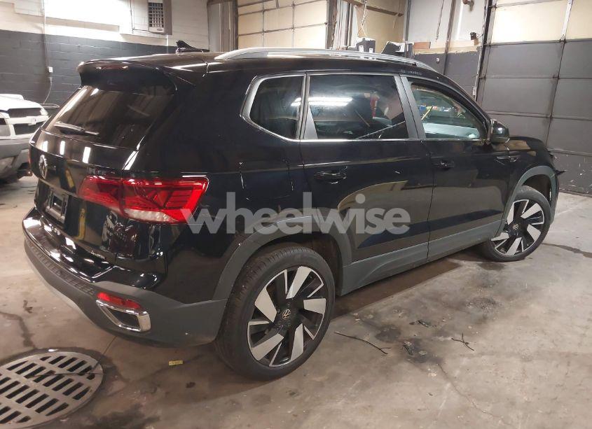 Photo 4 of 2024 Volkswagen Taos 1.5T SEL (VIN 3VV4X7B23RM056126)
