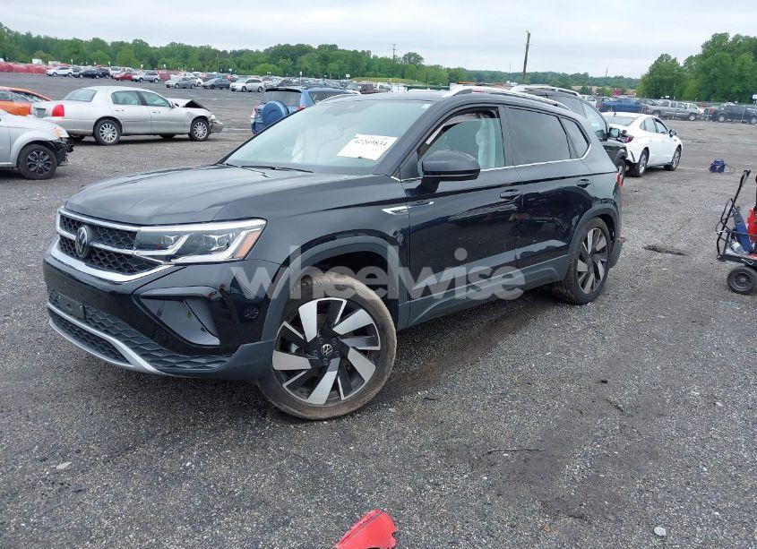 Photo 2 of 2024 Volkswagen Taos 1.5T SEL (VIN 3VV4X7B29RM036589)