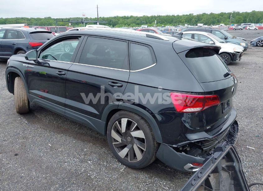 Photo 3 of 2024 Volkswagen Taos 1.5T SEL (VIN 3VV4X7B29RM036589)