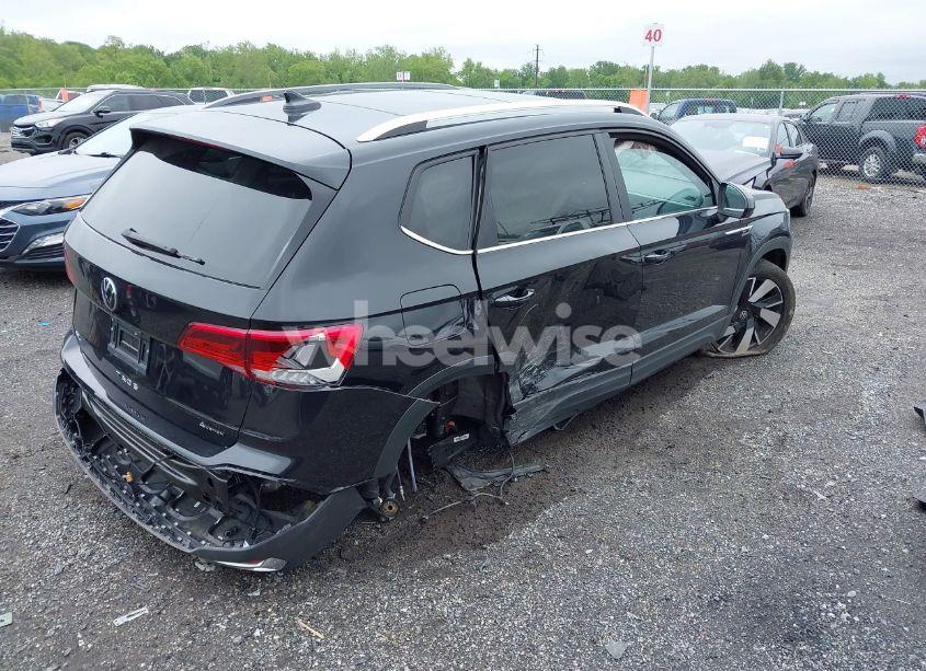 Photo 4 of 2024 Volkswagen Taos 1.5T SEL (VIN 3VV4X7B29RM036589)