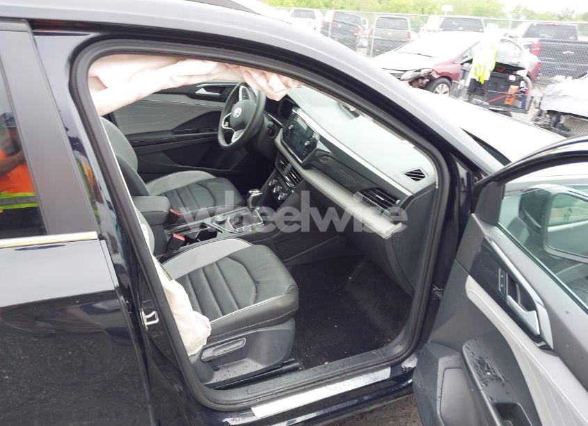 Photo 5 of 2024 Volkswagen Taos 1.5T SEL (VIN 3VV4X7B29RM036589)