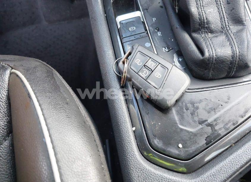 Photo 11 of 2018 Volkswagen Tiguan 2.0T SEL PREMIUM (VIN 3VV5B7AX0JM218427)