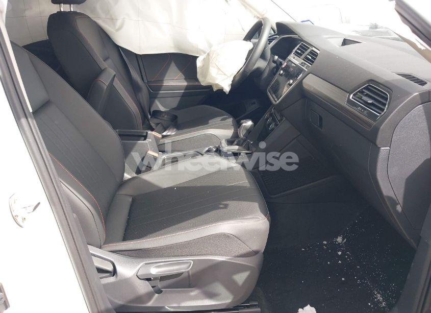 Photo 5 of 2024 Volkswagen Tiguan 2.0T WOLFSBURG EDITION (VIN 3VV5B7AX0RM231755)