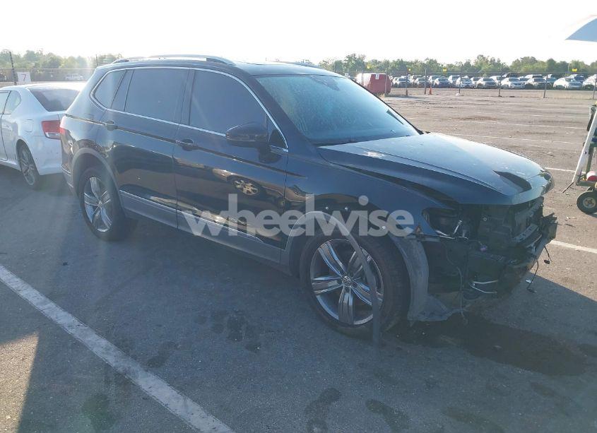 2018 Volkswagen Tiguan 2.0T SEL PREMIUM (VIN 3VV5B7AX1JM002585) main photo