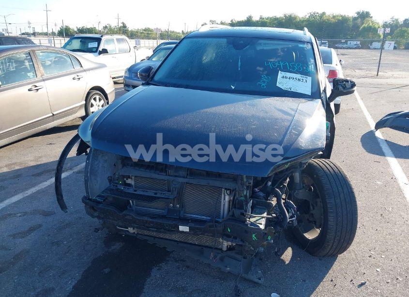 Photo 13 of 2018 Volkswagen Tiguan 2.0T SEL PREMIUM (VIN 3VV5B7AX1JM002585)