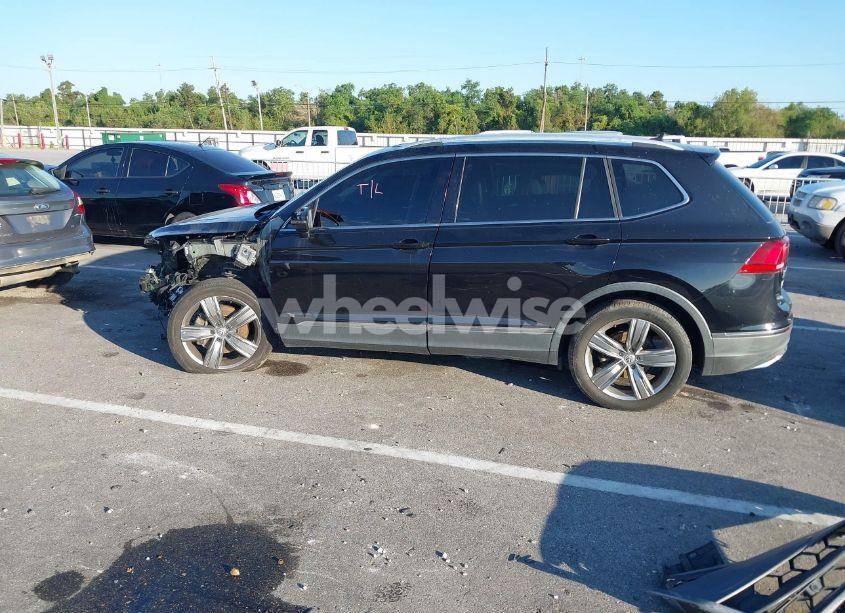 Photo 15 of 2018 Volkswagen Tiguan 2.0T SEL PREMIUM (VIN 3VV5B7AX1JM002585)