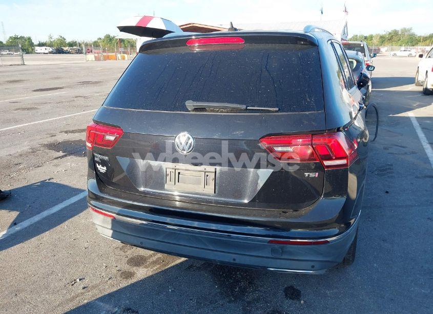 Photo 17 of 2018 Volkswagen Tiguan 2.0T SEL PREMIUM (VIN 3VV5B7AX1JM002585)