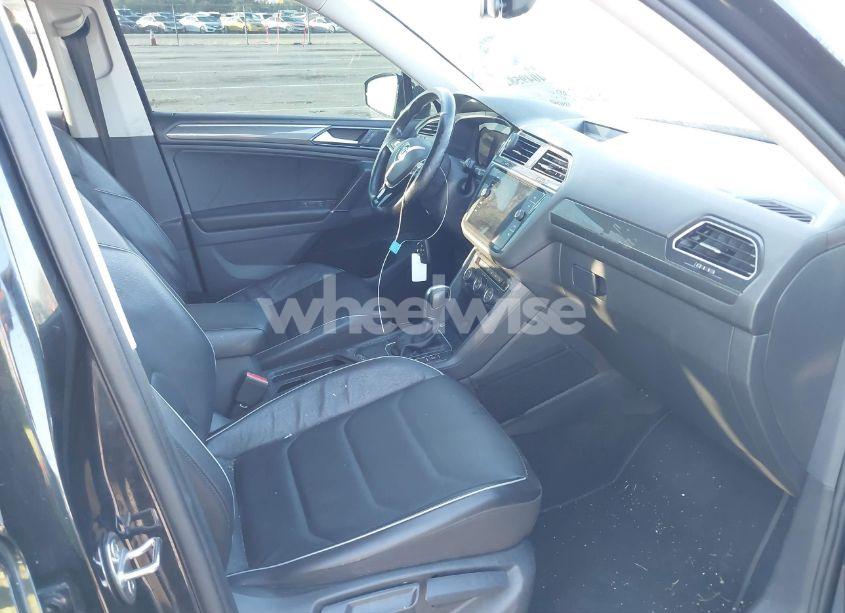 Photo 5 of 2018 Volkswagen Tiguan 2.0T SEL PREMIUM (VIN 3VV5B7AX1JM002585)