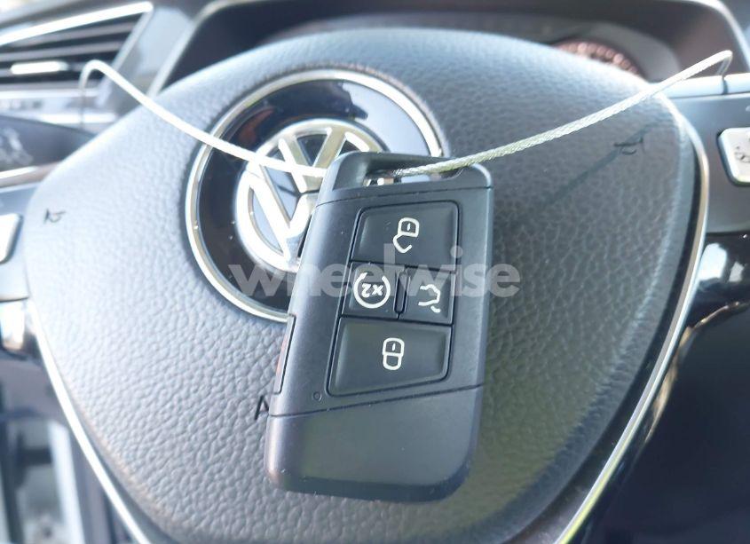 Photo 11 of 2018 Volkswagen Tiguan 2.0T SEL PREMIUM (VIN 3VV5B7AX2JM202908)