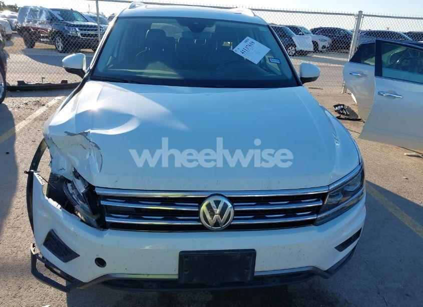 Photo 12 of 2018 Volkswagen Tiguan 2.0T SEL PREMIUM (VIN 3VV5B7AX2JM202908)
