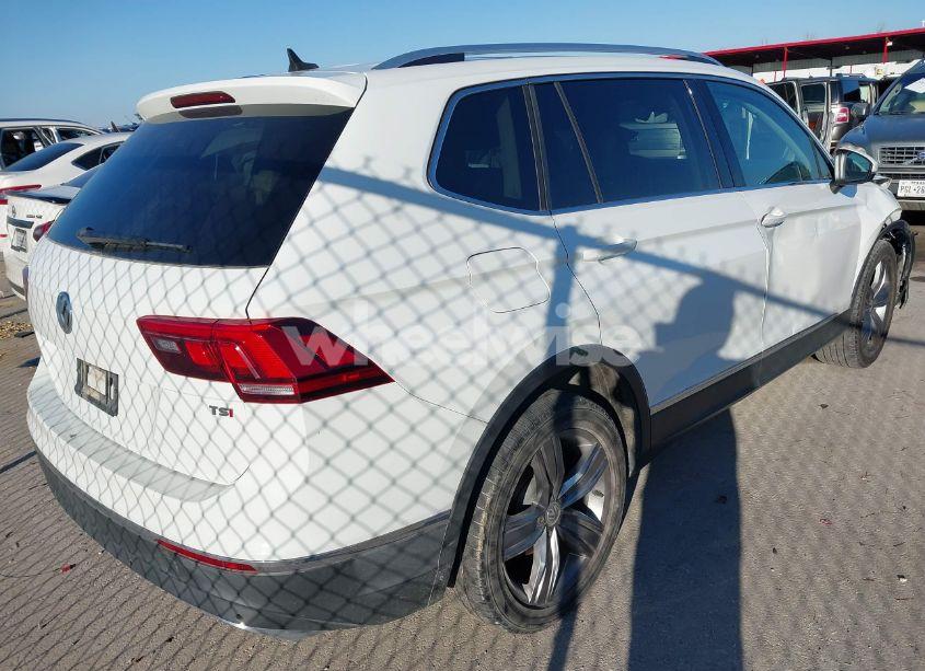 Photo 4 of 2018 Volkswagen Tiguan 2.0T SEL PREMIUM (VIN 3VV5B7AX2JM202908)