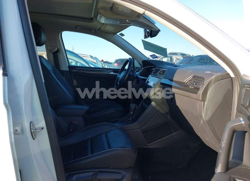Photo 8 of 2018 Volkswagen Tiguan 2.0T SEL PREMIUM (VIN 3VV5B7AX2JM202908)
