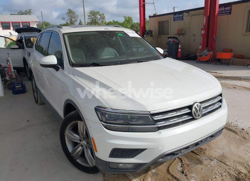 2018 Volkswagen Tiguan 2.0T SEL PREMIUM (VIN 3VV5B7AX7JM173857) main photo