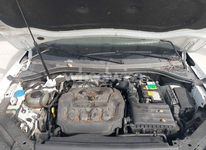 Photo 10 of 2018 Volkswagen Tiguan 2.0T SEL PREMIUM (VIN 3VV5B7AX7JM173857)