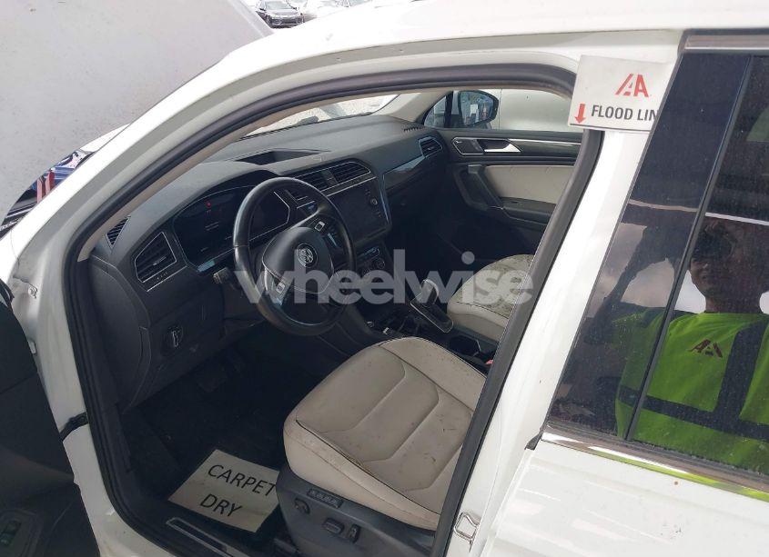 Photo 11 of 2018 Volkswagen Tiguan 2.0T SEL PREMIUM (VIN 3VV5B7AX7JM173857)