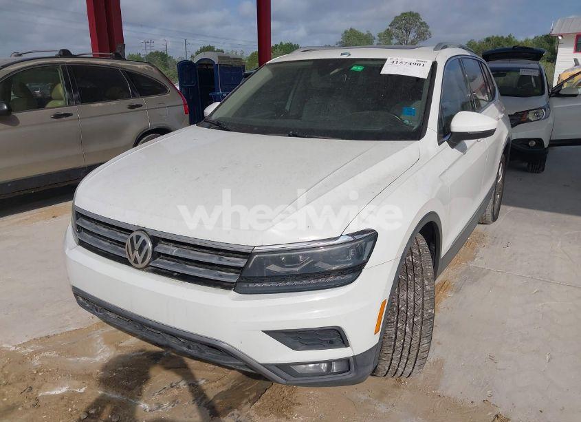 Photo 2 of 2018 Volkswagen Tiguan 2.0T SEL PREMIUM (VIN 3VV5B7AX7JM173857)