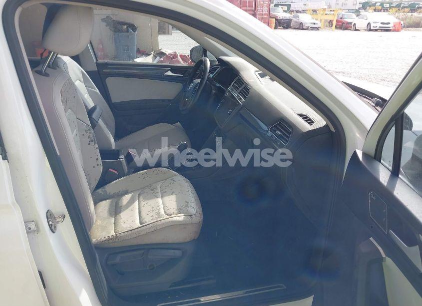 Photo 5 of 2018 Volkswagen Tiguan 2.0T SEL PREMIUM (VIN 3VV5B7AX7JM173857)