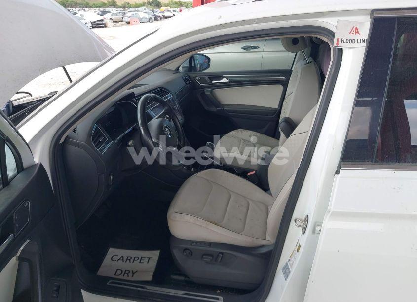 Photo 6 of 2018 Volkswagen Tiguan 2.0T SEL PREMIUM (VIN 3VV5B7AX7JM173857)