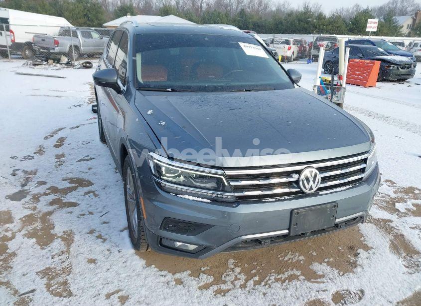 2018 Volkswagen Tiguan 2.0T SEL PREMIUM (VIN 3VV5B7AX9JM103745) main photo