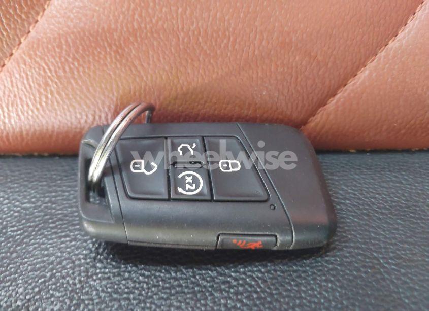 Photo 11 of 2018 Volkswagen Tiguan 2.0T SEL PREMIUM (VIN 3VV5B7AX9JM103745)