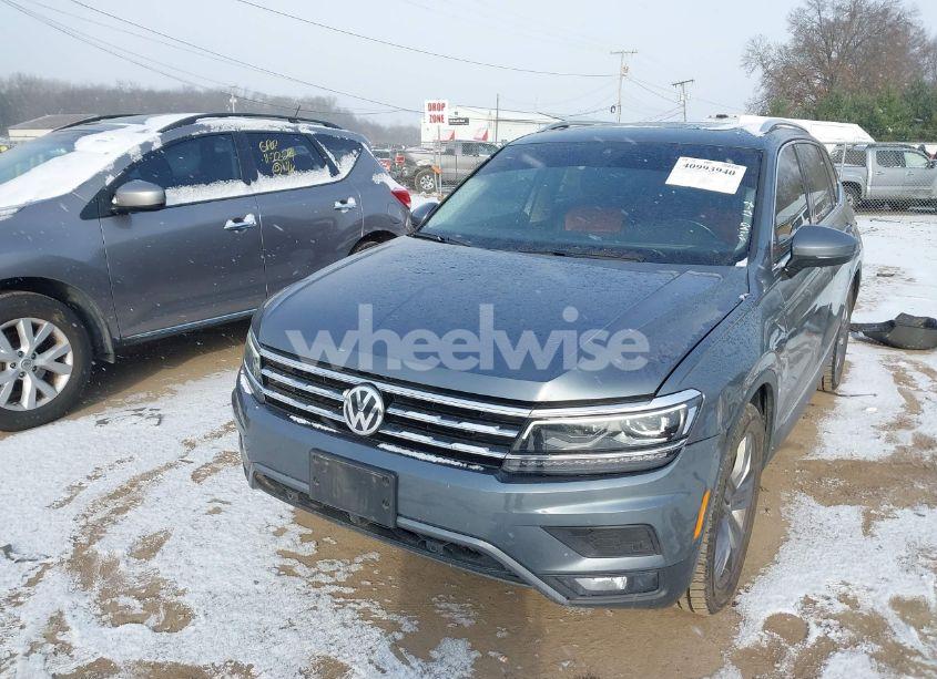 Photo 2 of 2018 Volkswagen Tiguan 2.0T SEL PREMIUM (VIN 3VV5B7AX9JM103745)