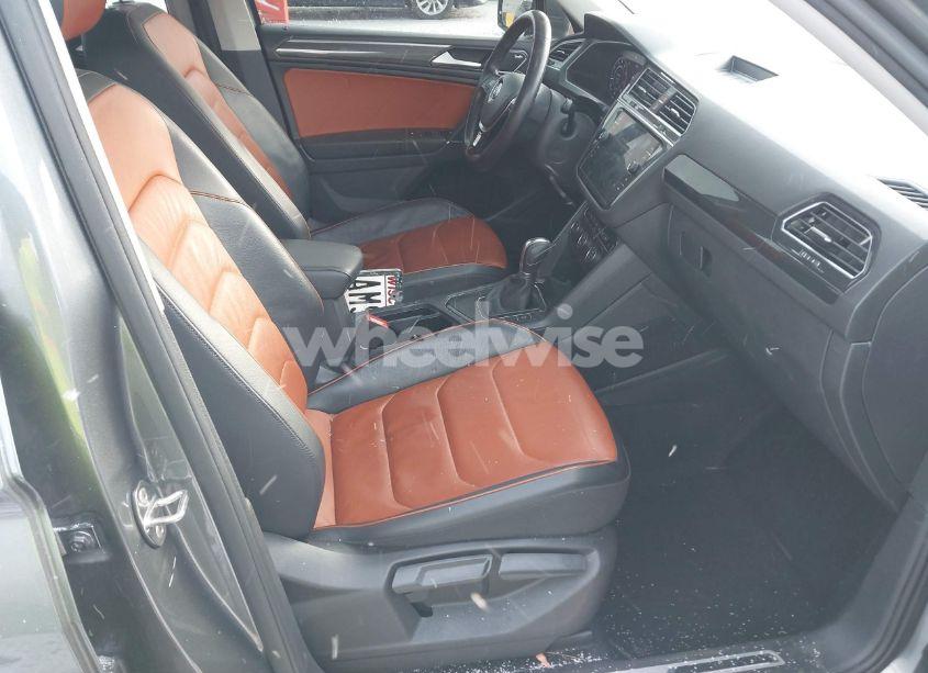 Photo 5 of 2018 Volkswagen Tiguan 2.0T SEL PREMIUM (VIN 3VV5B7AX9JM103745)