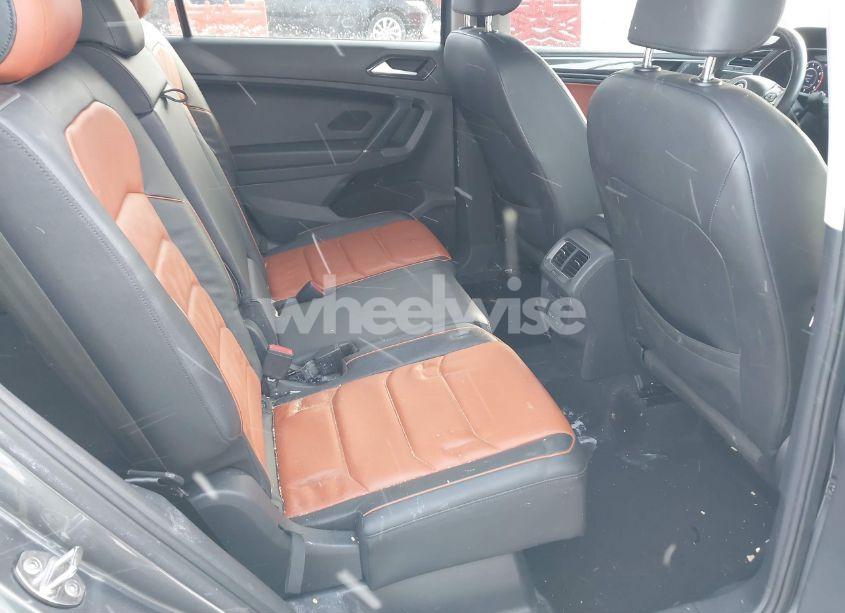 Photo 8 of 2018 Volkswagen Tiguan 2.0T SEL PREMIUM (VIN 3VV5B7AX9JM103745)