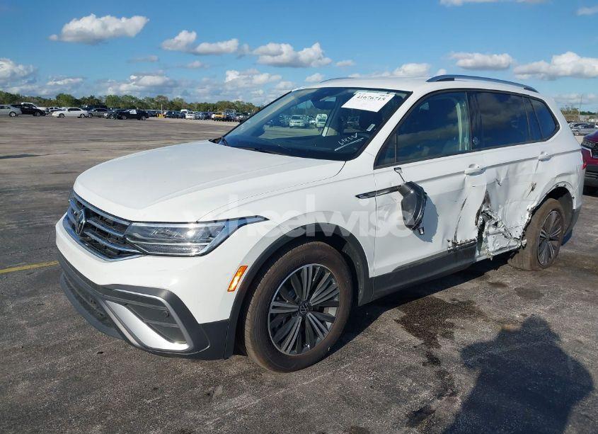 Photo 2 of 2024 Volkswagen Tiguan 2.0T WOLFSBURG EDITION (VIN 3VV6B7AX8RM214044)