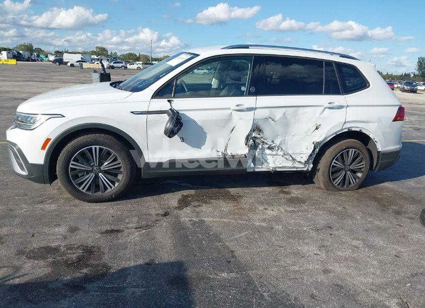 Photo 6 of 2024 Volkswagen Tiguan 2.0T WOLFSBURG EDITION (VIN 3VV6B7AX8RM214044)