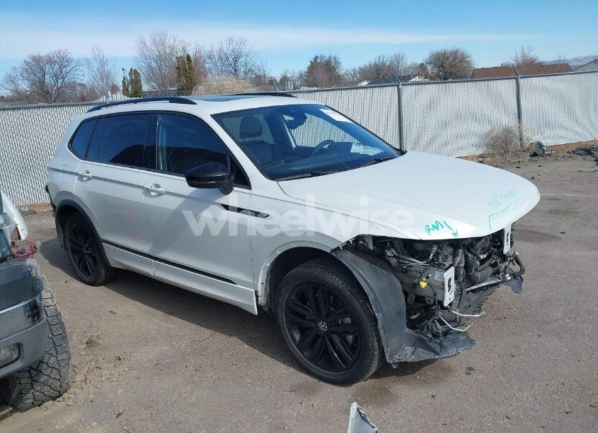 2022 Volkswagen Tiguan 2.0T SE R-LINE BLACK (VIN 3VV8B7AX0NM118489) main photo