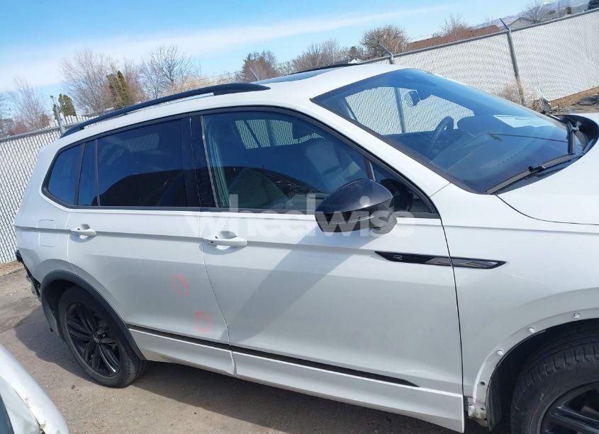 Photo 14 of 2022 Volkswagen Tiguan 2.0T SE R-LINE BLACK (VIN 3VV8B7AX0NM118489)