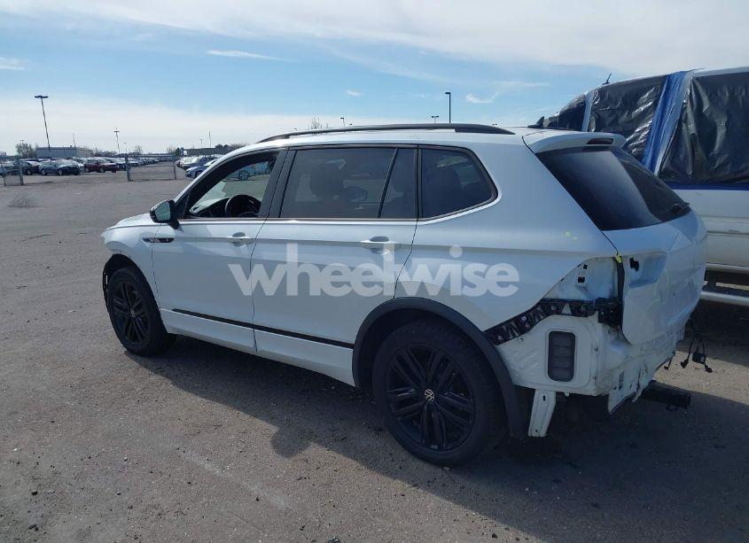 Photo 3 of 2022 Volkswagen Tiguan 2.0T SE R-LINE BLACK (VIN 3VV8B7AX0NM118489)