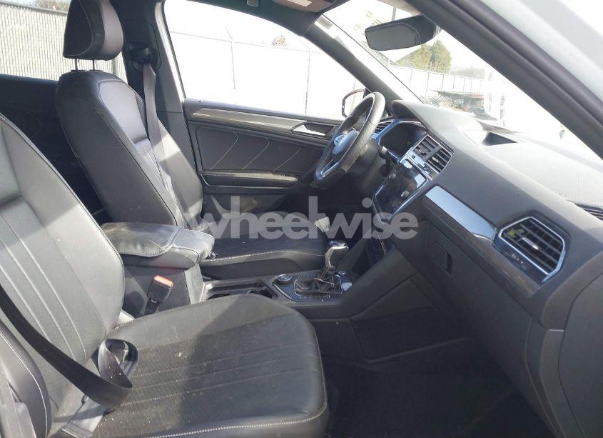 Photo 5 of 2022 Volkswagen Tiguan 2.0T SE R-LINE BLACK (VIN 3VV8B7AX0NM118489)