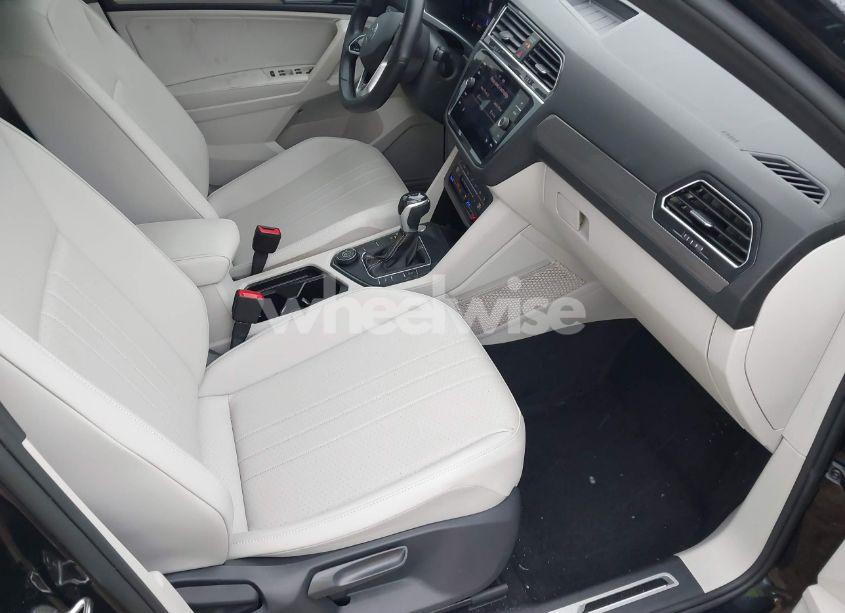 Photo 5 of 2023 Volkswagen Tiguan 2.0T SE R-LINE BLACK (VIN 3VV8B7AX0PM014491)