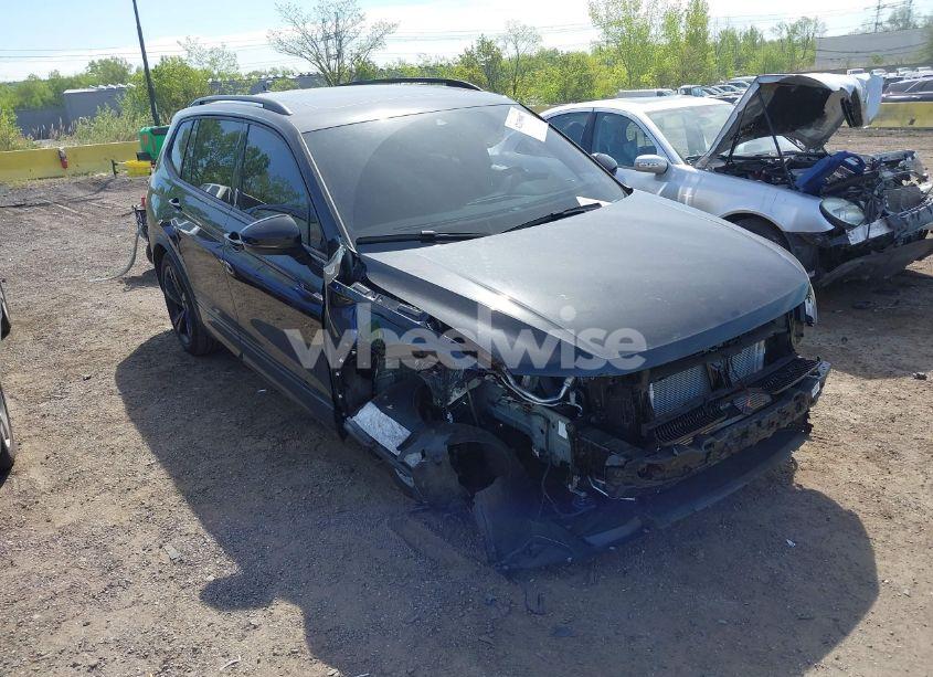 2024 Volkswagen Tiguan 2.0T SE R-LINE BLACK (VIN 3VV8B7AX0RM233518) main photo