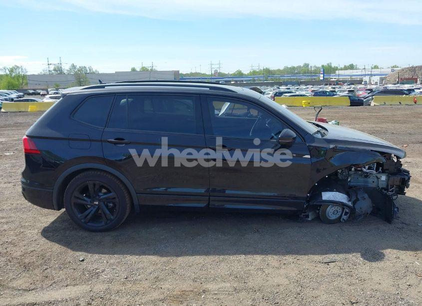 Photo 13 of 2024 Volkswagen Tiguan 2.0T SE R-LINE BLACK (VIN 3VV8B7AX0RM233518)