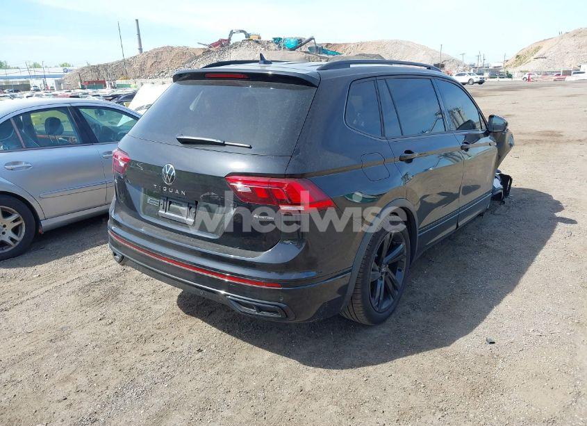 Photo 4 of 2024 Volkswagen Tiguan 2.0T SE R-LINE BLACK (VIN 3VV8B7AX0RM233518)