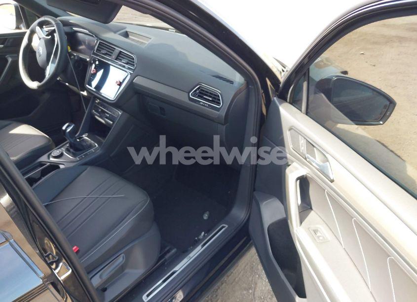 Photo 5 of 2024 Volkswagen Tiguan 2.0T SE R-LINE BLACK (VIN 3VV8B7AX0RM233518)