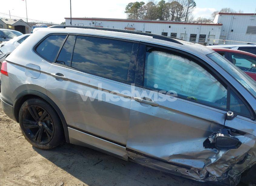 Photo 13 of 2023 Volkswagen Tiguan 2.0T SE R-LINE BLACK (VIN 3VV8B7AX1PM024091)