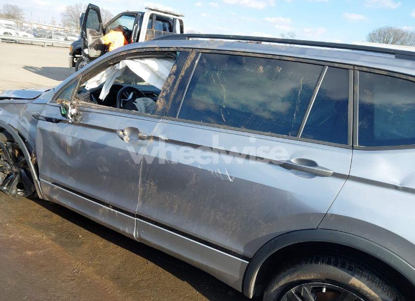 Photo 14 of 2023 Volkswagen Tiguan 2.0T SE R-LINE BLACK (VIN 3VV8B7AX1PM024091)