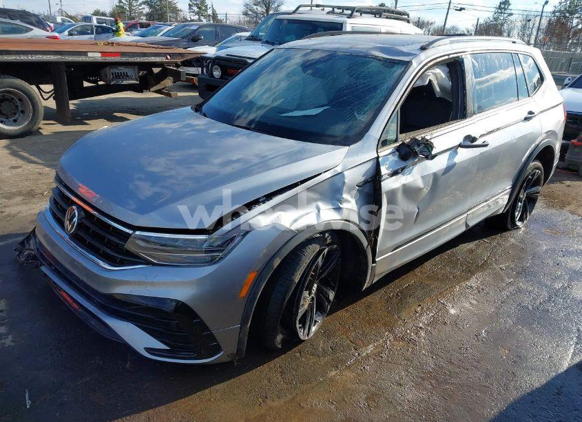 Photo 2 of 2023 Volkswagen Tiguan 2.0T SE R-LINE BLACK (VIN 3VV8B7AX1PM024091)