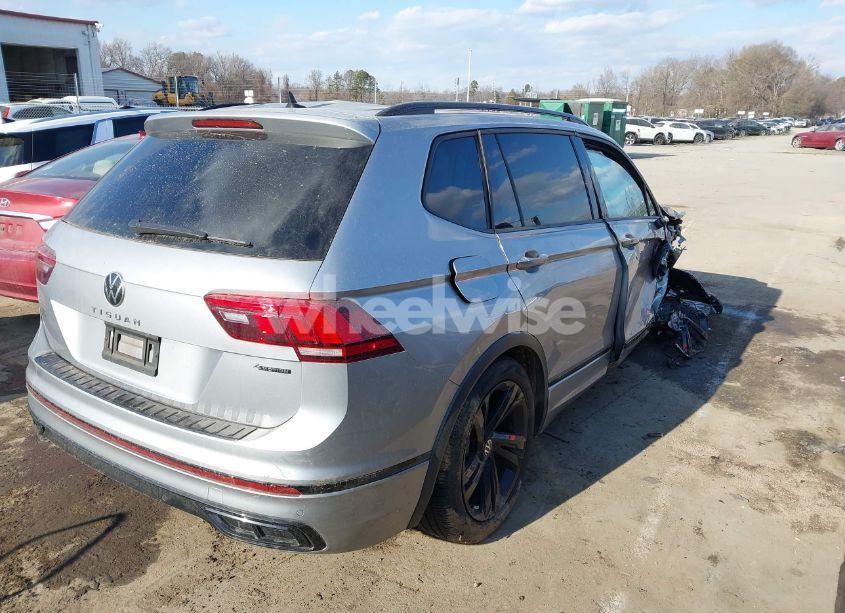 Photo 4 of 2023 Volkswagen Tiguan 2.0T SE R-LINE BLACK (VIN 3VV8B7AX1PM024091)