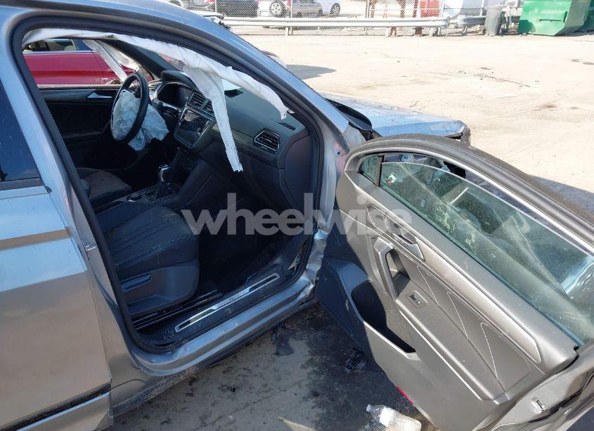 Photo 5 of 2023 Volkswagen Tiguan 2.0T SE R-LINE BLACK (VIN 3VV8B7AX1PM024091)